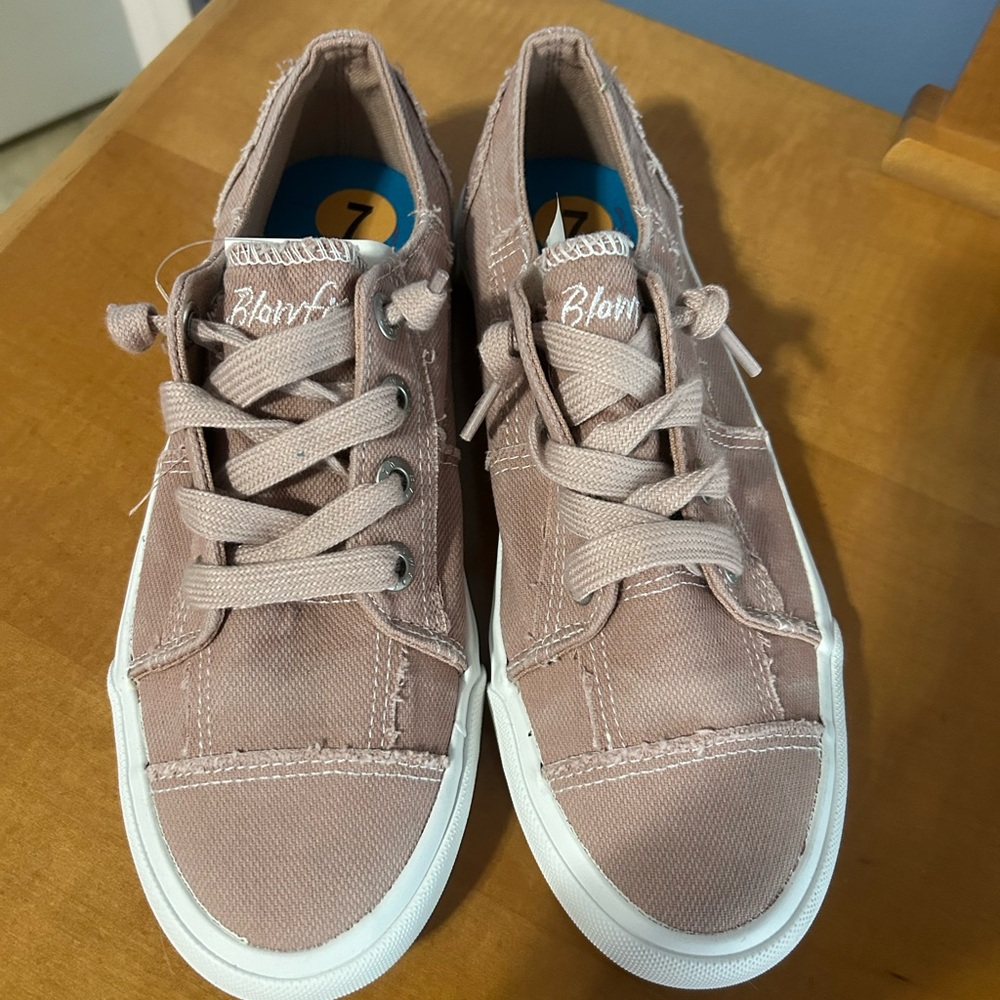 Blowfish Blush Canvas Shoes Never Worn
